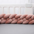 Charger l'image dans la visionneuse de la galerie, Tresse de lit 4 brins terracotta – Coussin décoratif et sécurisant pour chambre bébé
