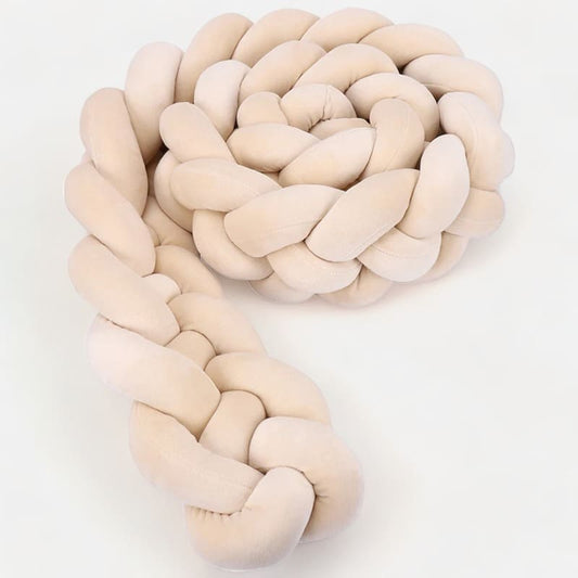 Tresse de lit beige 4 brins pour lit bébé, protection douce et moderne.